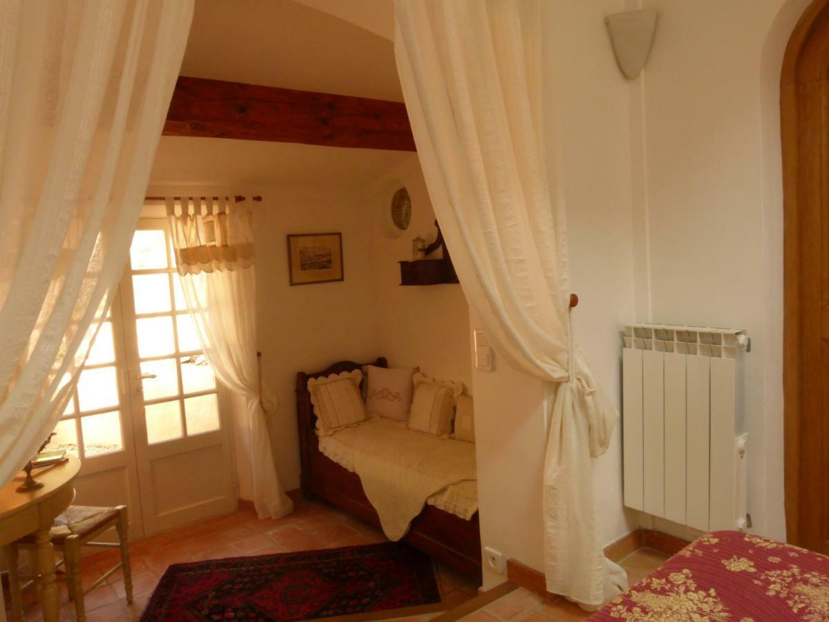 Couette-café Le Bastidon Saint-michel 3*